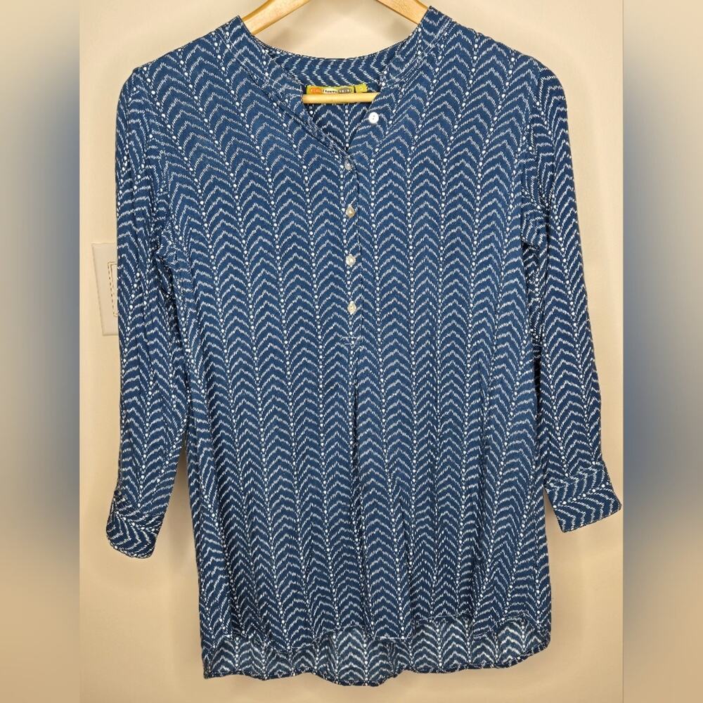 ROCK FLOWER PAPER Blue and White Patterned Womens Top 3 Quarter Length Sleeves